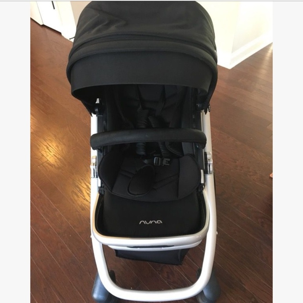 *SOLD* nuna ivvi stroller & bassinet - caviar - Picture 3 of 8